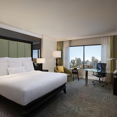 Jw Marriott Hotel Μπανγκόκ Δωμάτιο φωτογραφία A guest room at the hotel