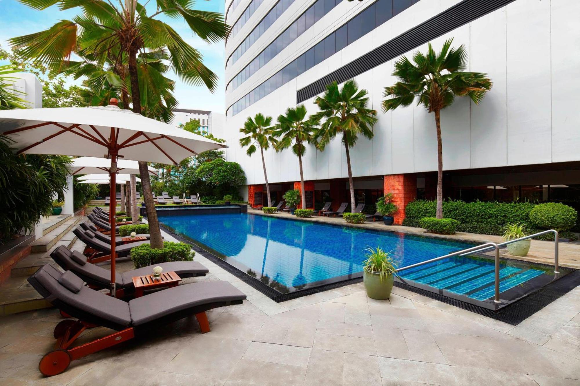 Jw Marriott Hotel Μπανγκόκ Εξωτερικό φωτογραφία The pool at the hotel